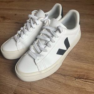 VEJA Campo Sneakers